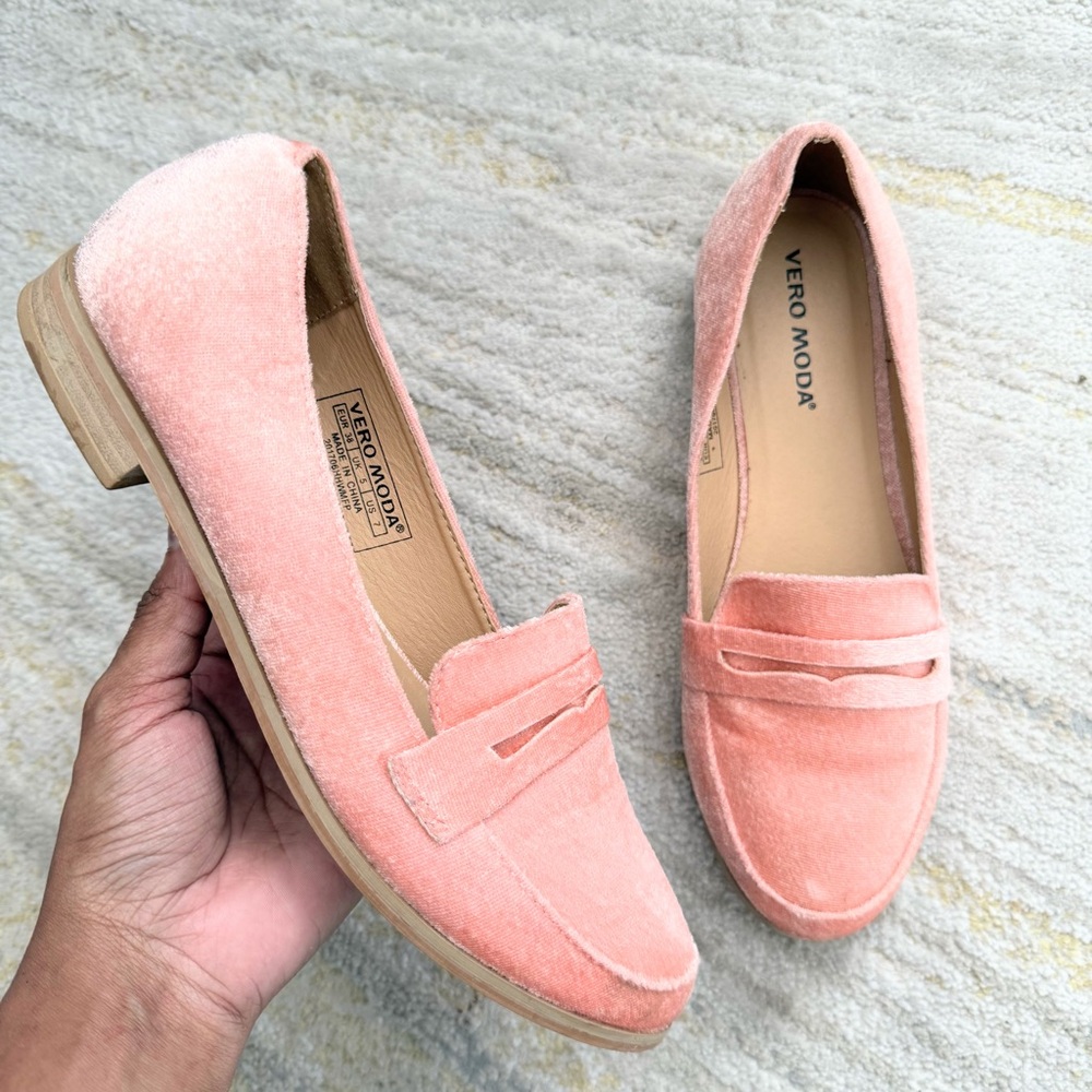 Vero Moda Pink Velvet Loafers Women’s Size 7